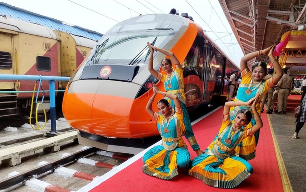 PM Modi flag offs Bengaluru madurai vande bharat train via video conference ckm