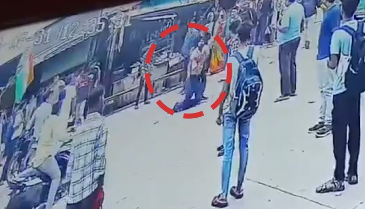 Man stabs brother-in-law 8 times after eating Maggi outside Etawah station, CCTV shows dragging body (WATCH) snt