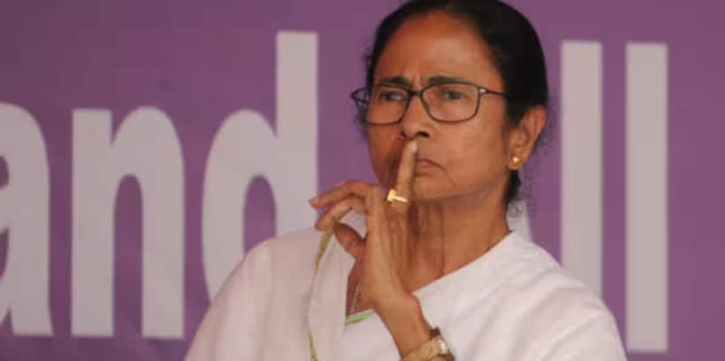 'I've come here as your didi': Mamata Banerjee meets protesting doctors, urges them to return to work