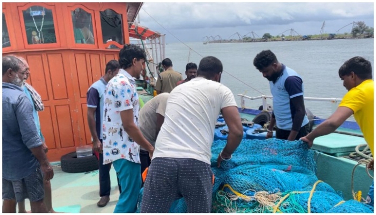 6800 kilograms of under sized fish which is less than 12cm in length found inside a fishing boat and it seized