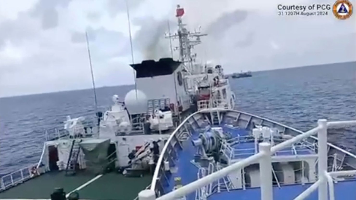 Philippines and Chinese vessels collide in South China Sea