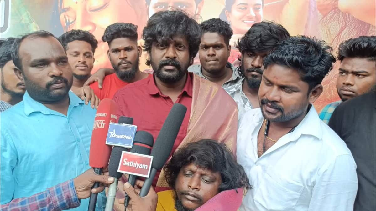 cuddalore fans gave a surprise to sembiyan madhevi movie director vel