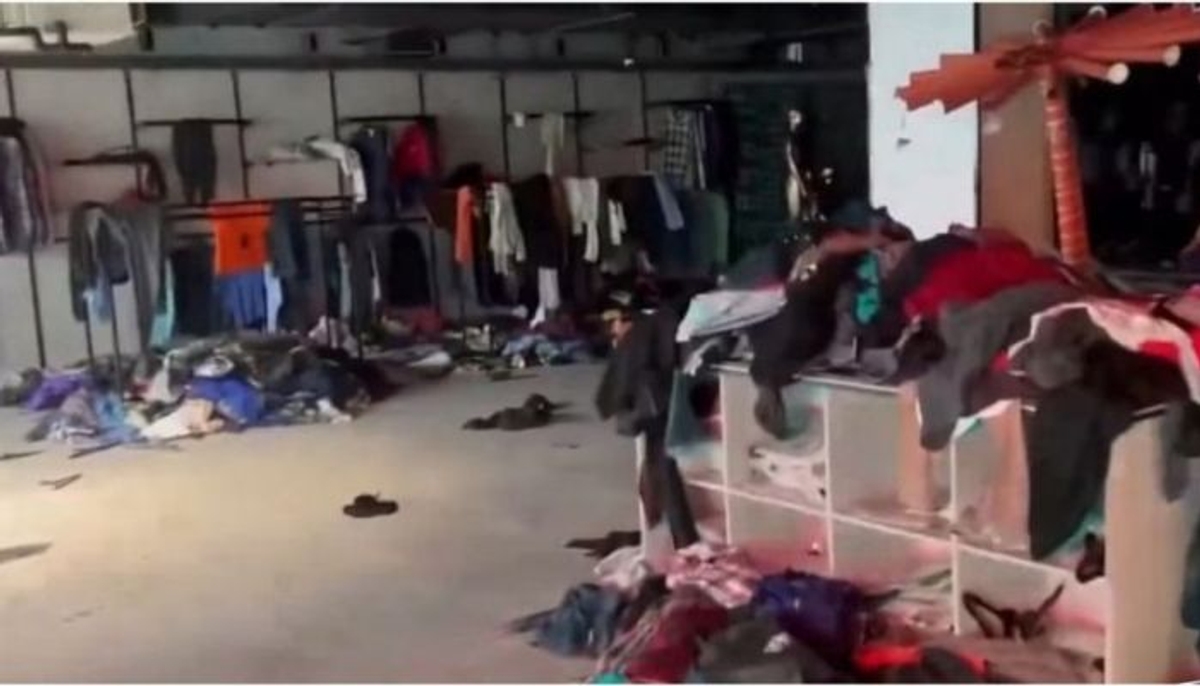 Karachi Dream Bazar looted by Pakistani in just 30 minute video viral mrq