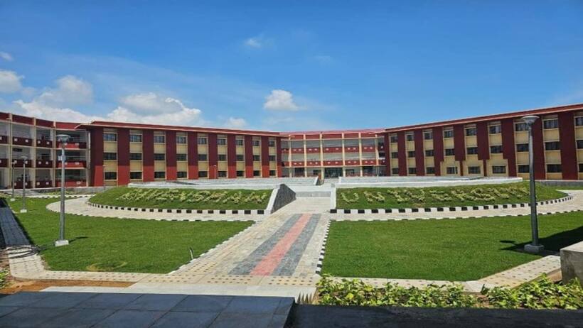 आखिर क्या है रेवेनशॉ यूनिवर्सिटी का इतिहास? 156 साल बाद जिसका नाम बदलने की बताई जा हो रही जरूरत 