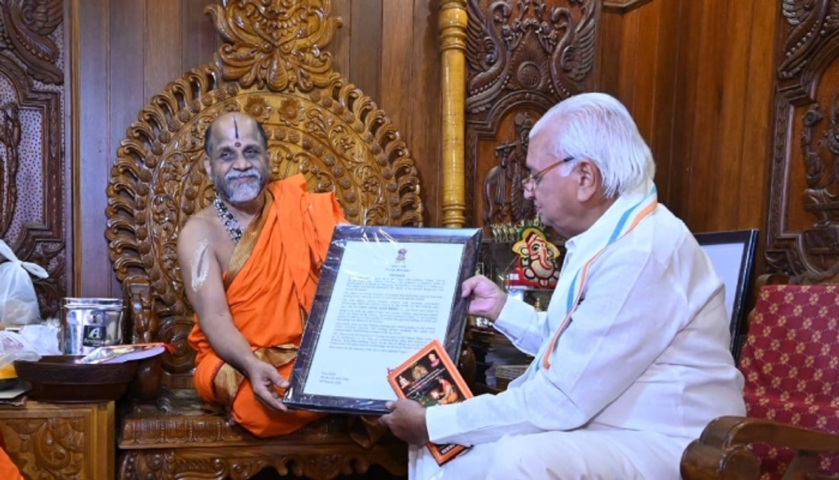 Puttige Mutt Sugunendra Theertha Swamiji controversial statement about sanskrit learning gow