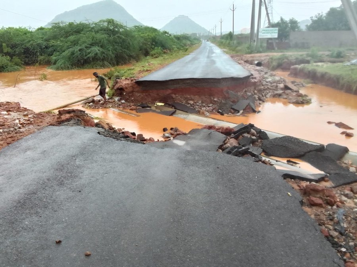 Telangana floods: Congress under fire as videos, photos of roads caving in amid rainfall go viral (WATCH) shk