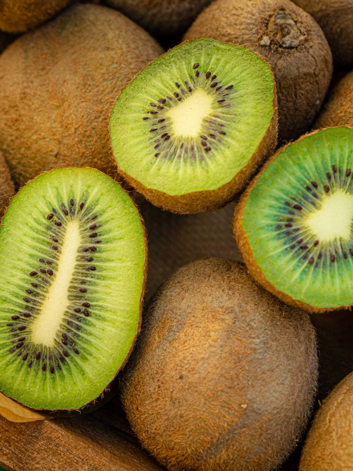 6 amazing health benefits of eating kiwi fruit iwh