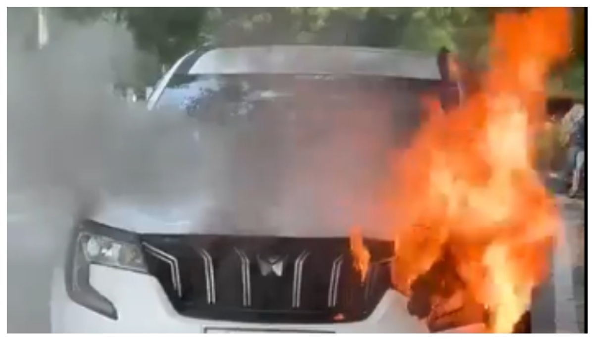 video of a Mahindra XUV 700 that caught fire while running has gone viral on social media  