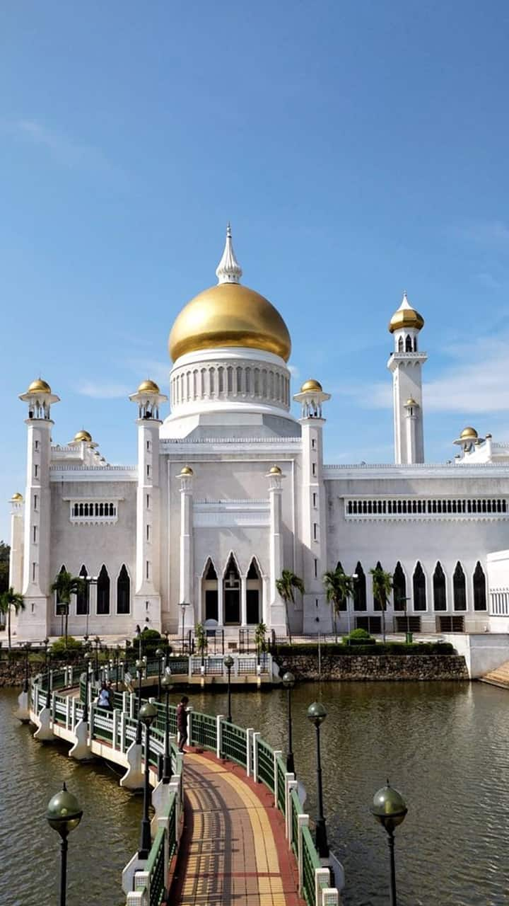 Brunei: Exploring the Tax-Free Haven with Free Education and Healthcare anr