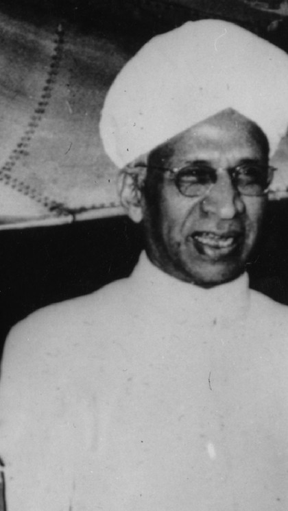 <p>टीचर्स डे के दिन सर्वपल्ली डॉ. राधाकृष्णन की विरासत का जश्न मनाया जाता है। ताकि आने वाली पीढ़ियां एजूकेशन के प्रति प्रेरित हो सकें।</p>
