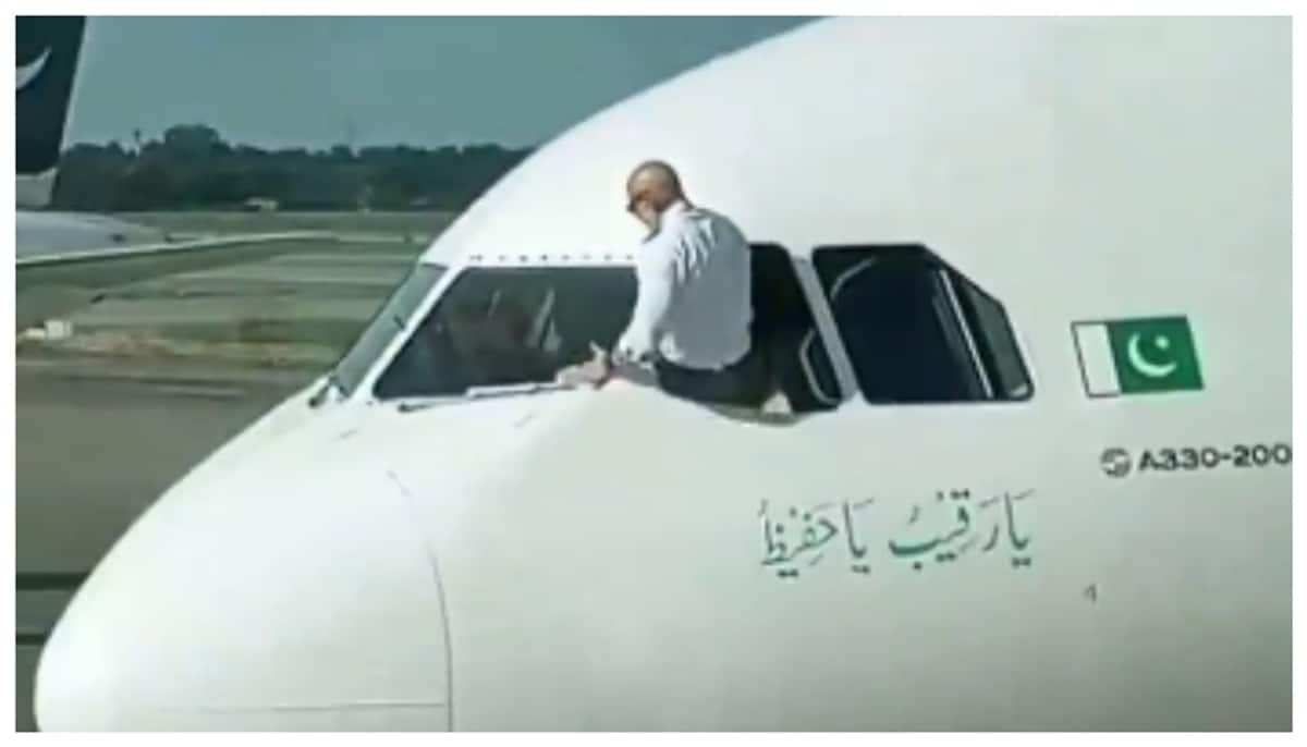 Social media can't stop laughing at Pakistan Pilots windshield cleaning