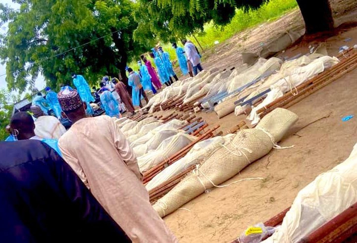 Boko Haram militants on bikes kill 127: Mass funeral held in grief-stricken Nigerian village (WATCH) snt