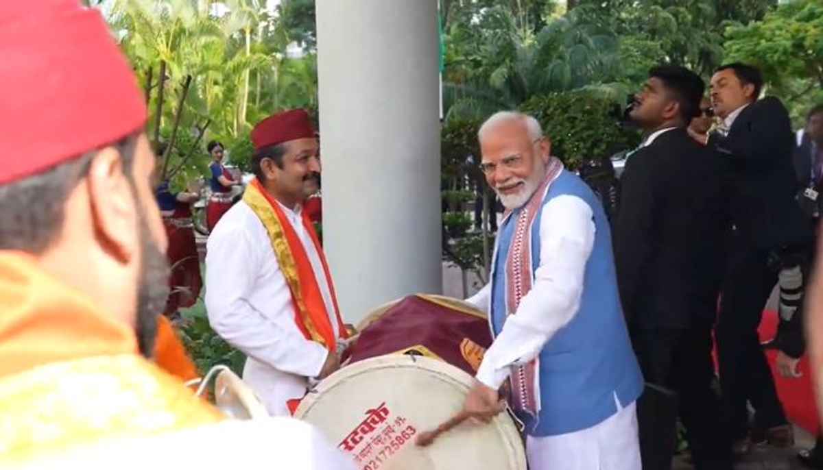 PM Modi tries hands at Dhol following welcome in Singapore video goes viral WATCH vkp