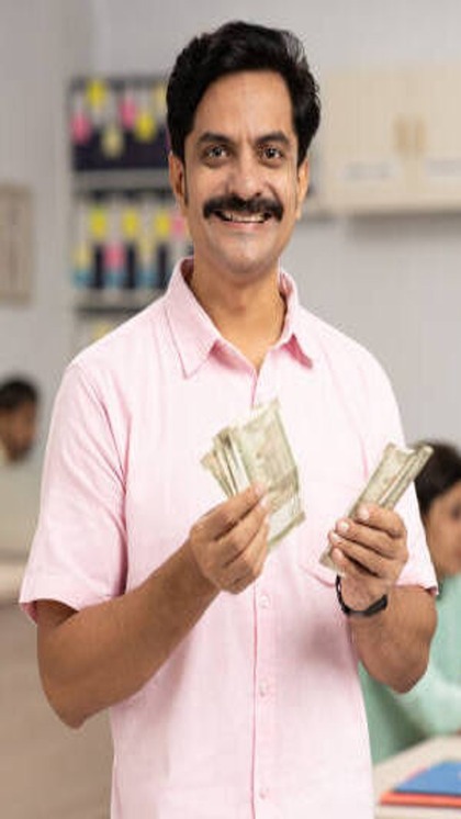 <p>मिनिमम एवरेज रिमेनिंग एमाउंट और फीस में बदलाव रूलर, सेमी-अर्बन और अर्बन/मेट्रो क्षेत्रों के लिए मिनिमम बैलेंस क्रमश: ₹500, ₹1000 और ₹2000 होगी।</p>

<p><br />
 </p>
