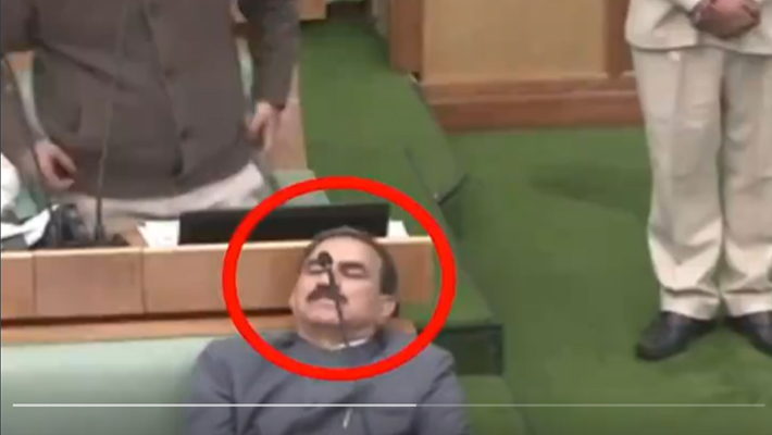 Himachal Pradesh CM Caught Napping in Assembly: Viral Video Sparks Public Outrage AKP 