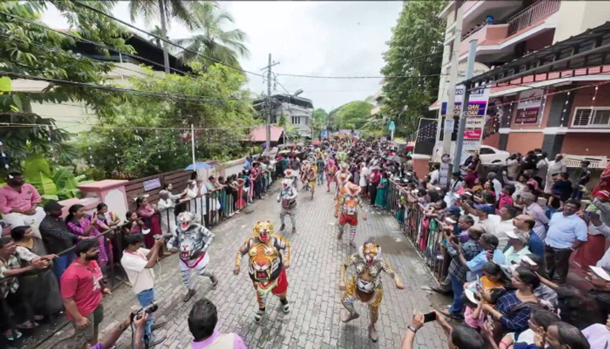 Onam 2024 Thrippunithura athachamayam procession with colorful spectacles onam celebration officially started in kerala