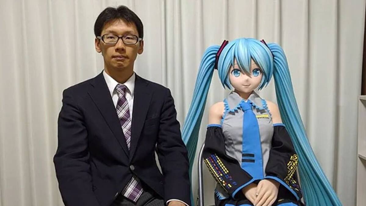 Japanese husband who loses his virtual wife! what happened to Hatsune Miku! dee