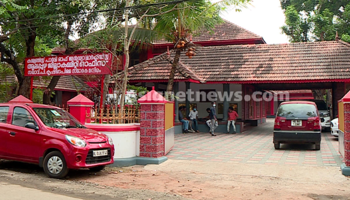 Alappuzha CPM branch conference continues with mass resignation