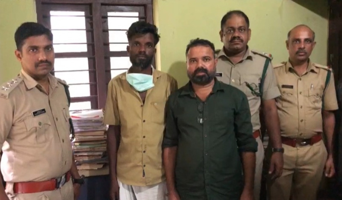 Forest department caught two people with elephant tusks in Palakkad