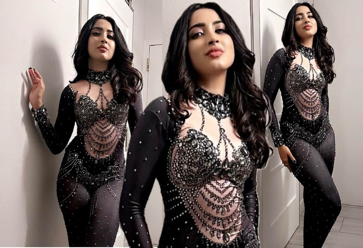 Actress Saanya Iyer stuns in black body hugging suit pav