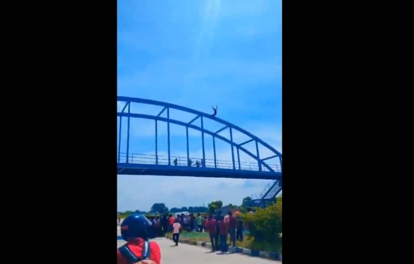 UP SHOCKER! Man, accused of child theft, jumps to death from bridge after hours long standoff with mob (WATCH)