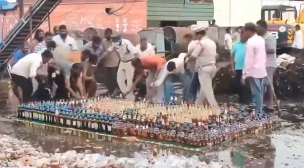 Andhra Pradesh Rs 50 lakh worth confiscated liquor sparks Guntur frenzy; locals seize bottles before destruction (WATCH) snt