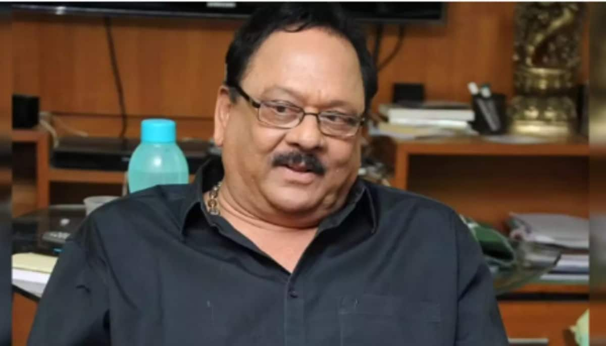 you know who Krishnam raju most favourite heroine ? he was done more than 70 films with her arj 