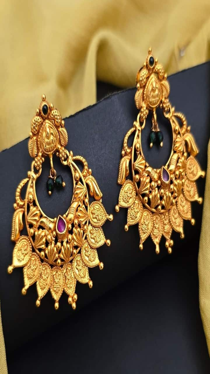 Stunning heavy gold jhumka designs: Elegant earrings for any occasion NTI