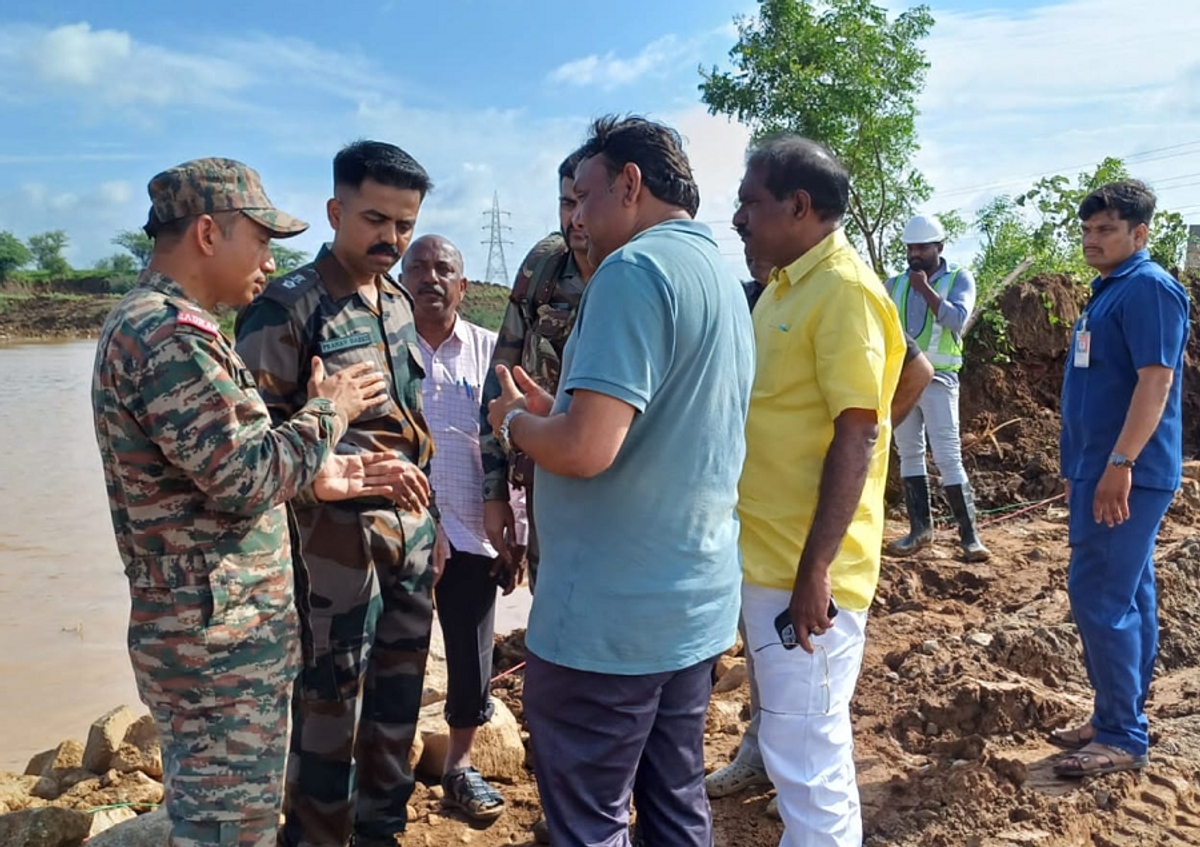 Rescue of Vijayawada flood affected people by Indian Army gvd