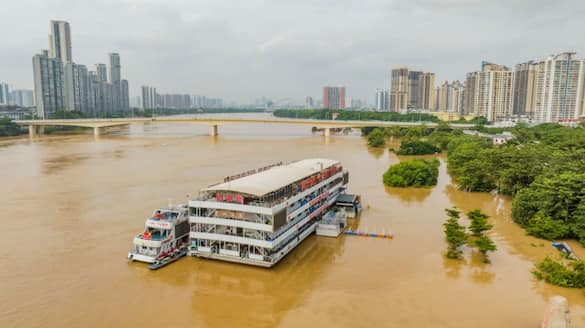 Worst floods in 30 years Thousands evacuated as Typhoon Yagi wreaks havoc in Vietnam, over 170 dead (WATCH) snt