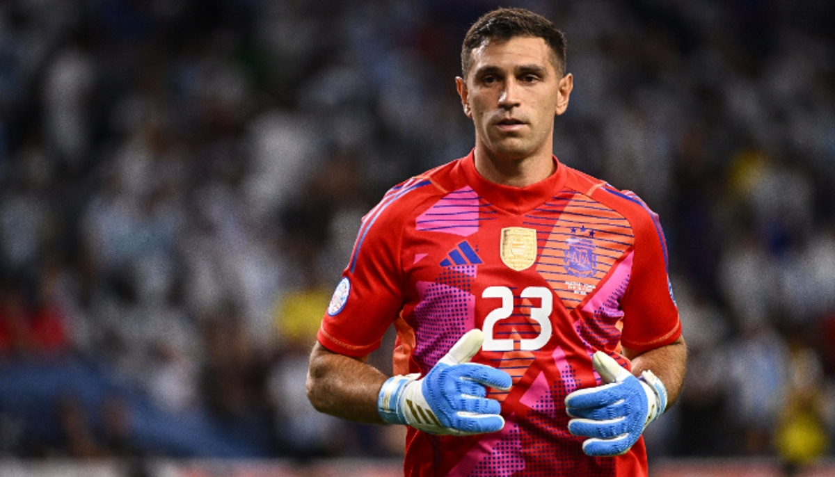 argentina announces world cup squad without emiliano martinez