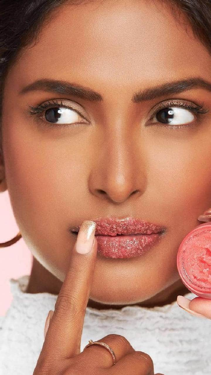 Get Pink Lips Naturally: 6 Home Remedies for Dark Lips rsl