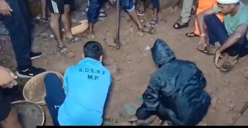 MP: 5 dead, several feared trapped after 400-year-old fort wall collapses in Datia; rescue ops on (WATCH)