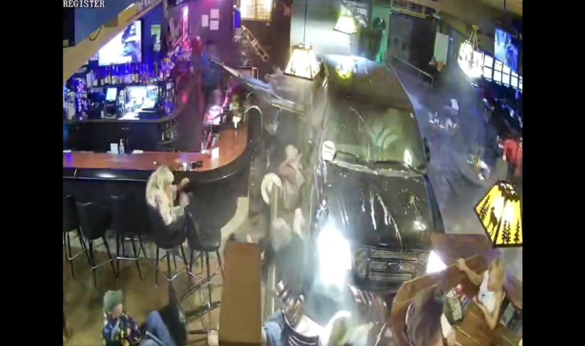 Drunk driver rams speeding car into Arizona social club, injures 30; horrific crash caught on camera (WATCH) shk