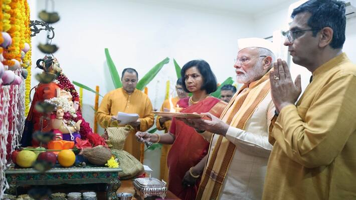 Narendra Modi at CJI residence