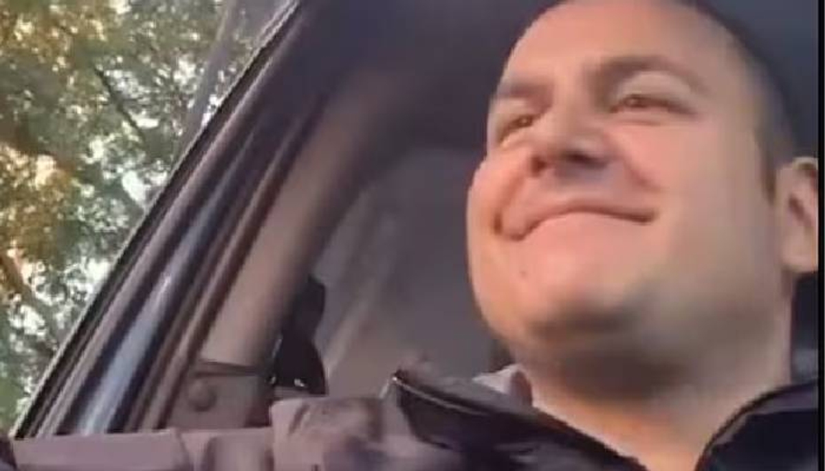 taxi driver not ready to accept money from parents take their child to hospital in london heartwarming video 