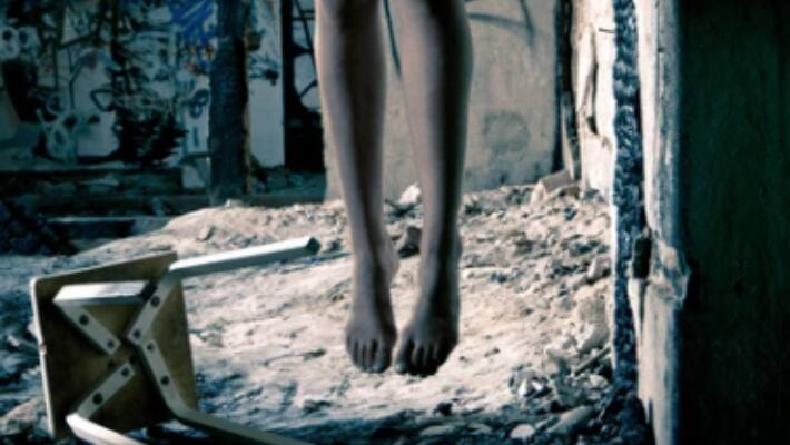 girl committed suicide 