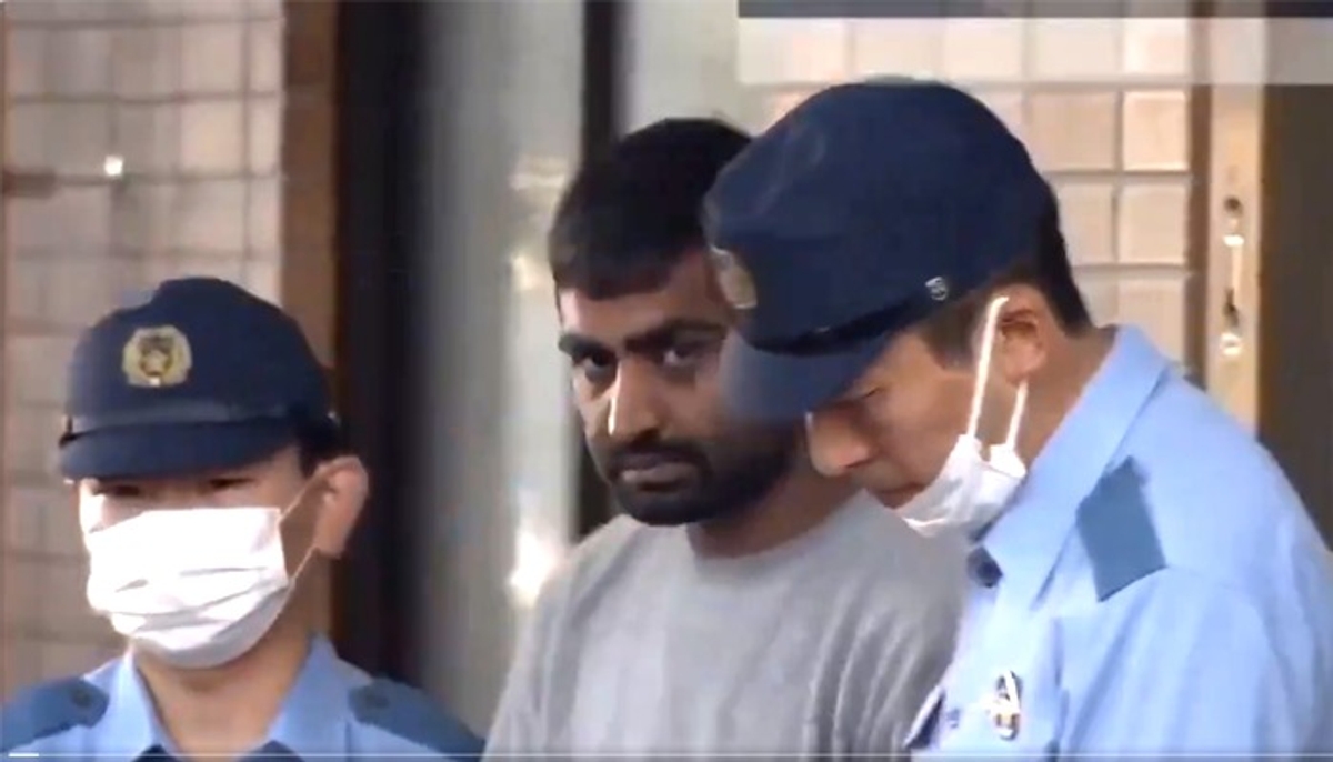 Tokyo SHOCKER! Pakistani man arrested for molesting, groping high school girl in train, sparks outrage (WATCH) snt