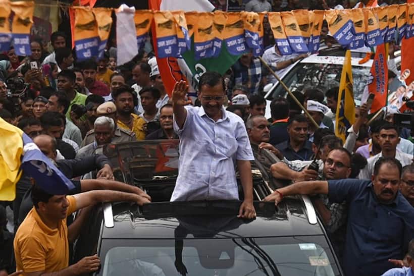 AAP welcomes Arvind Kejriwal by bursting firecrackers, Internet calls 'hypocrisy,' reminds of 'ban' (WATCH)