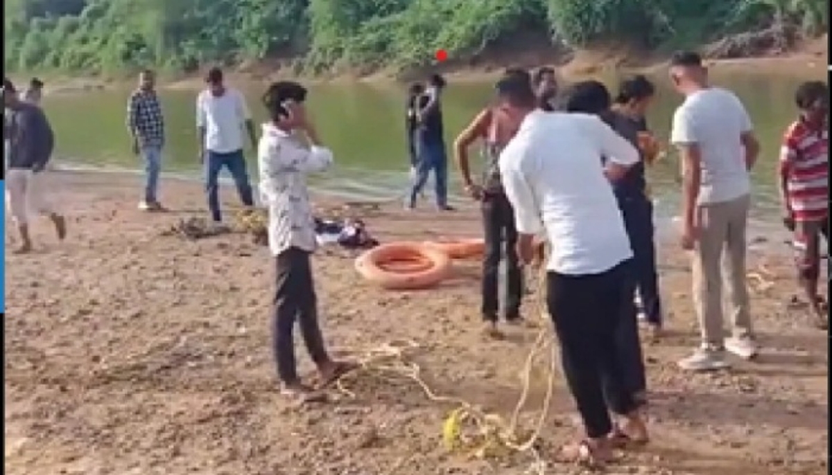 Eight villagers drowned to death in a river while taking bath and dead bodies recovered