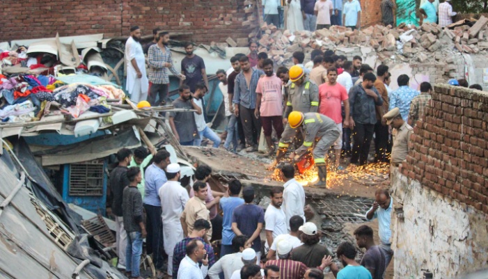 nine people died as three storied house collapsed in Meerut and four feared trapped inside debris