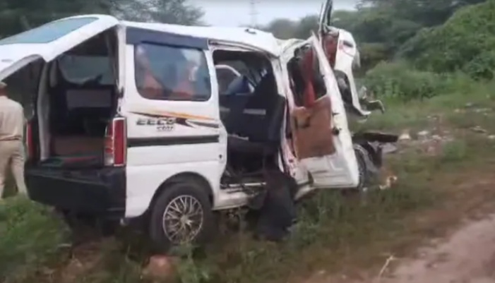 six pilgrims died after an unknown vehicle rammed into their maruti eeco car