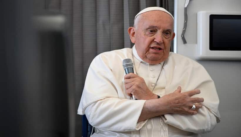 Pope Francis diagnosed with pneumonia in both lungs, Vatican confirms condition is 'complex'
