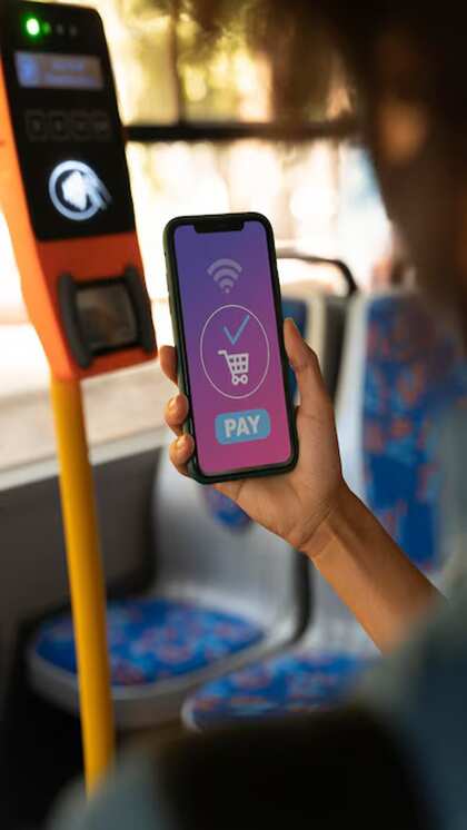 <p>NPCI ने UPI के ट्रांजेक्शन लिमिट 5 लाख रुपये तक बढ़ाई, जिससे अब यूजर्स कुछ सेक्टर का पेमेंट आसानी से कर सकेंगे। नई लिमिट कल 16 सितंबर 2024 से लागू होगी। आइए जानते हैं डिटेल में। </p>
