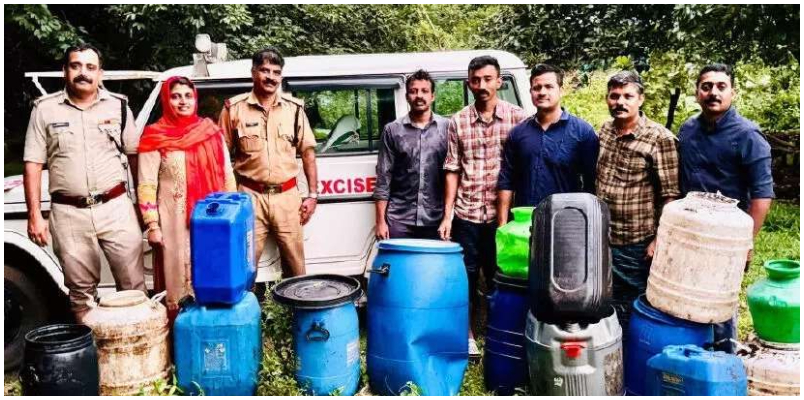 Kerala liquor sale latest news 810 liters of country liquor seized in Malappuram at Excise Onam Special Drive