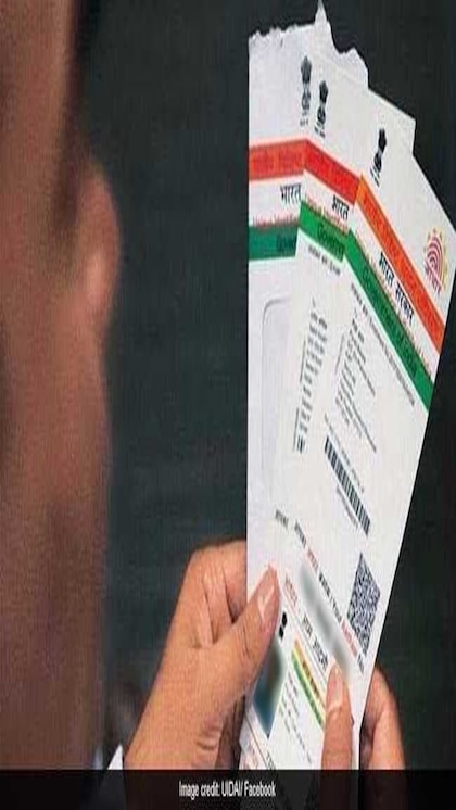 <p>भारत में रहने के लिए नागरिकों के पास कई तरह के डाक्यूमेंट होने चाहिए। लोगों को कई तरह के कामों के लिए इन डाक्यूमेंट्स की जरूरत होती है।<br />
<br />
 </p>
