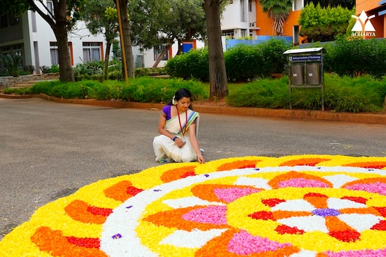 പൂക്കളം, തിരുവാതിര, ശിങ്കാരിമേളം... ഓണം അടിച്ചുപൊളിച്ച് ആചാര്യ