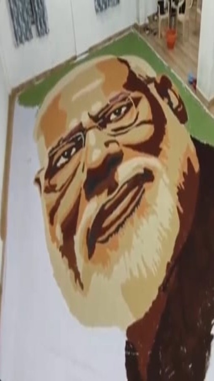 <p>इस अद्भुत कला को उन्होंने 17 सितंबर को प्रधानमंत्री मोदी के जन्मदिन के मौके पर छात्रा ने अपनी तरफ से अलग उपहार देने के लिए बनाया है।<br />
 </p>
