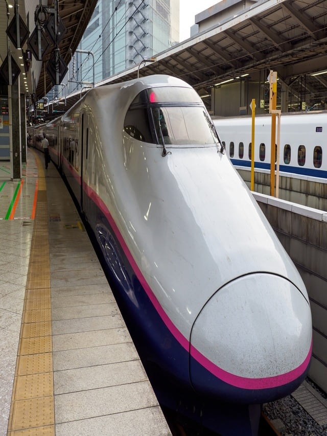 kingfisher-inspired-bullet-train-design-speed-energy-efficiency nor ai computer