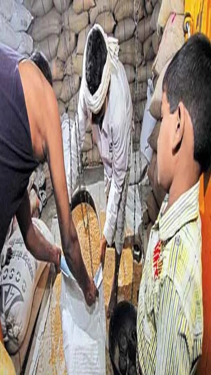 <p>अगर आप इन चीजों के मालिक हैं, तो तुरंत अपना राशन कार्ड सरेंडर करें। सरकार अब कर रही है सख्त कार्रवाई।</p>
